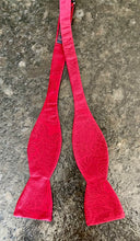 Load image into Gallery viewer, Red bouquet water marbled silk bow tie