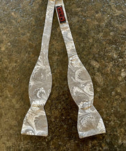 Load image into Gallery viewer, Gray & White  water marbled silk bow tie