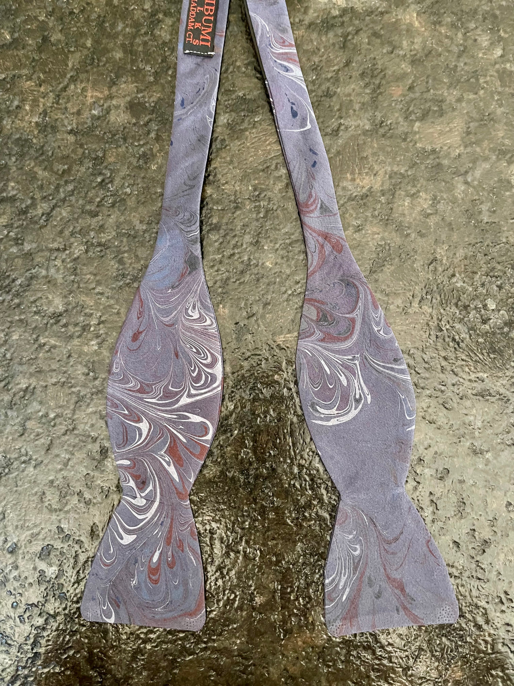 Gray bouquet water marbled silk bow tie